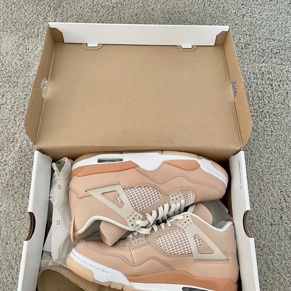 Jordan 4 Retro Simmer - Size 9